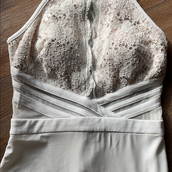 Form fitting midi dress - Picture 4 of 16